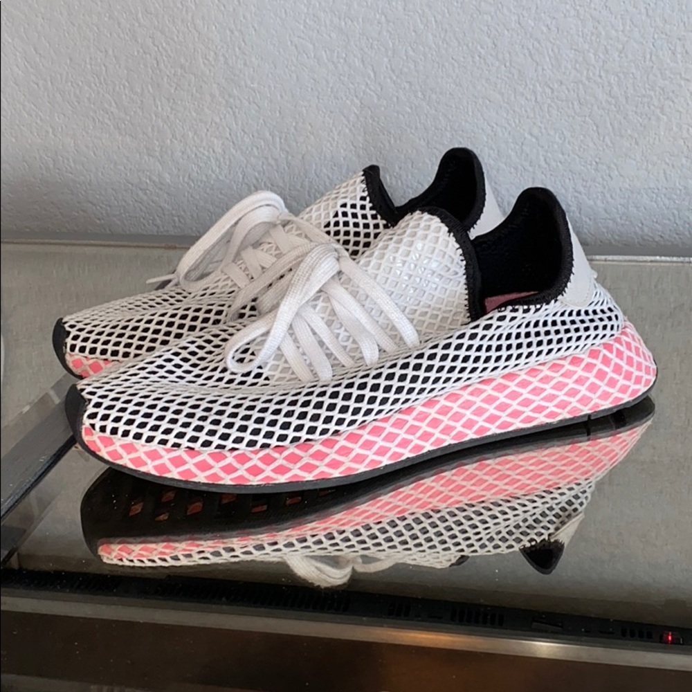 Adidas sneakers size 9 women’s shoes